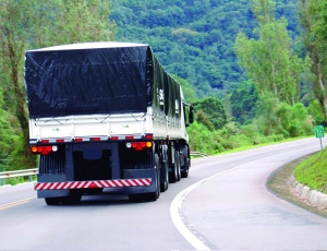 Demanda por transporte rodoviário de cargas no Brasil tem melhor nível desde março, segundo DECOPE