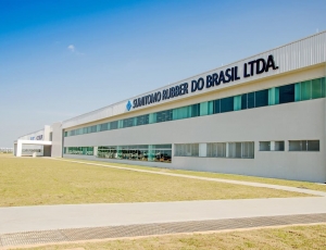 Dunlop atinge a meta de produção de 1000 pneus por dia para veículos pesados no Brasil