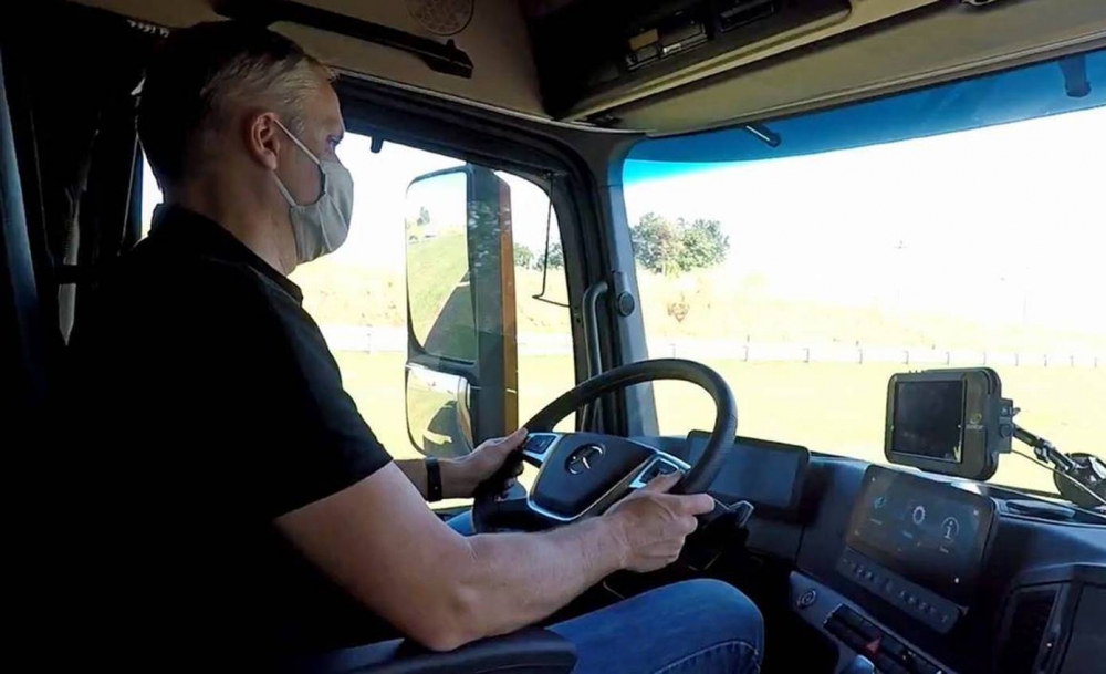 MB realiza test-drive do Novo Actros para motoristas na rota da soja e leva saúde