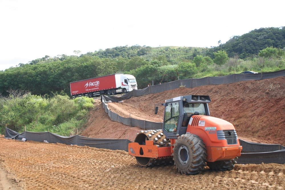 Obras na rodovia Raposo Tavares seguem com implantação de nova pista