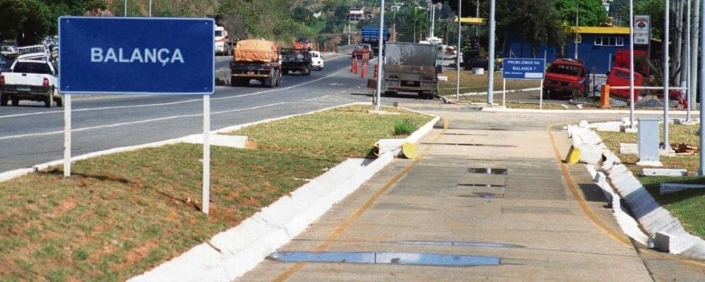 Truques para fugir da pesagem de caminhões geram multas e acidentes