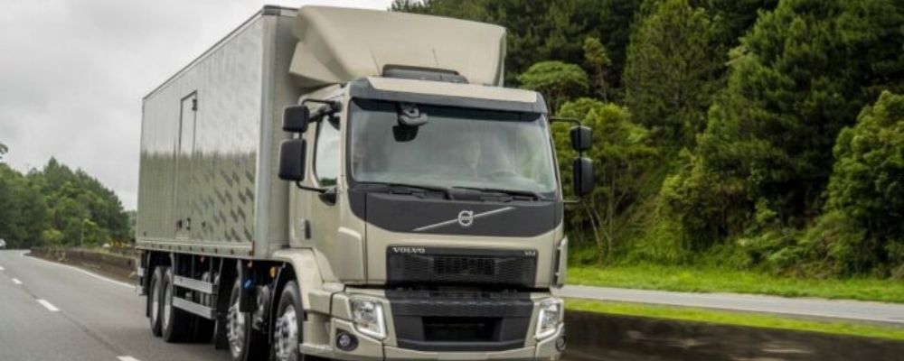 Volvo lança versão 2022 com mudanças internas na cabine