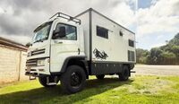 Volkswagen Delivery 11.180 4x4 se transforma em um motorhome