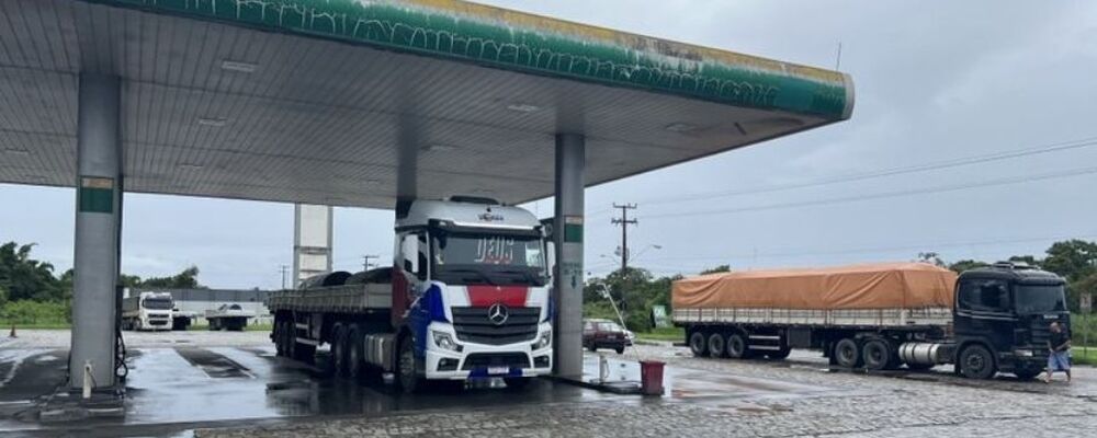 Diesel tem alta de 4,05% nos postos e preço médio fecha em abril a R$ 6,870