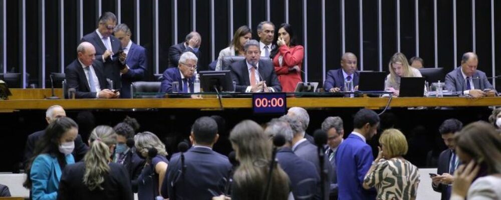 Câmara retoma nesta quarta-feira a votação de projeto que limita ICMS sobre combustível