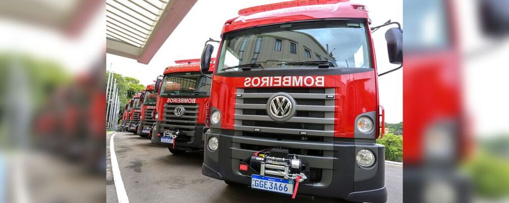 Bombeiros recebem segundo caminhão auto bomba em Andradina-SP