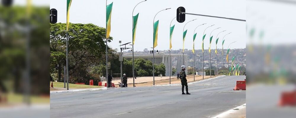 Esplanada dos Ministérios amanhece bloqueada para veículos