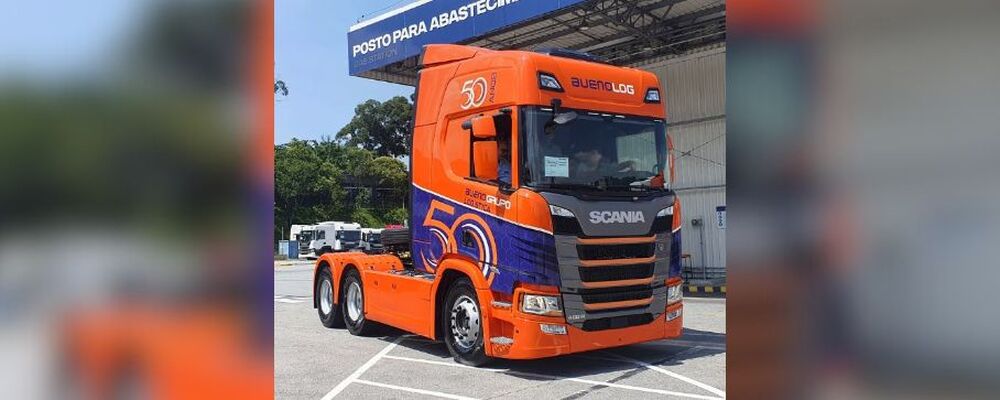 Bueno Grupo Logística festeja 50 anos adquirindo dois Scania personalizados