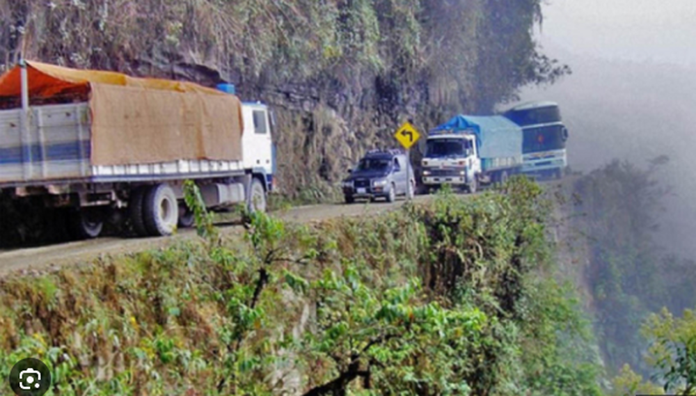 Pesadelo para motoristas de caminhão: a perigosa Estrada da Morte na Bolívia