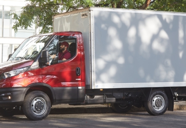 IVECO lança o Daily Hi-Matic, primeiro veículo comercial leve com transmissão automática produzido no Brasil