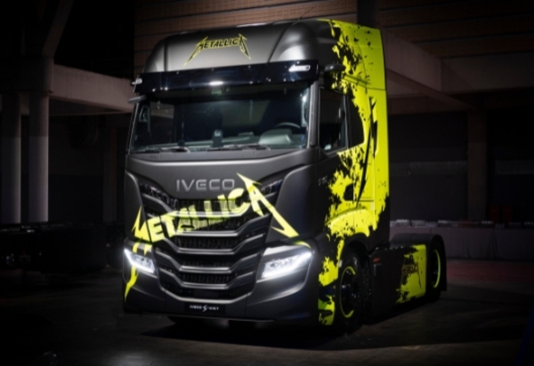 Iveco e Metallica firmam parceria e S-Way ganha série especial para a turnê da banda