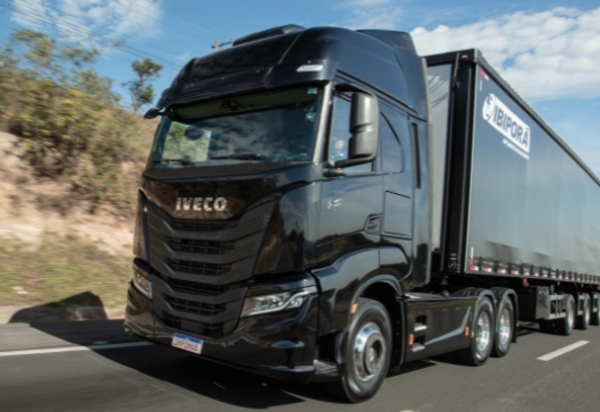 Avaliação: andamos no S-Way, o poderoso caminhão extrapesado da Iveco