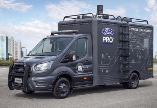 Ford Pro exibe Ranger e Transit em versões de polícia em feira de segurança em SP