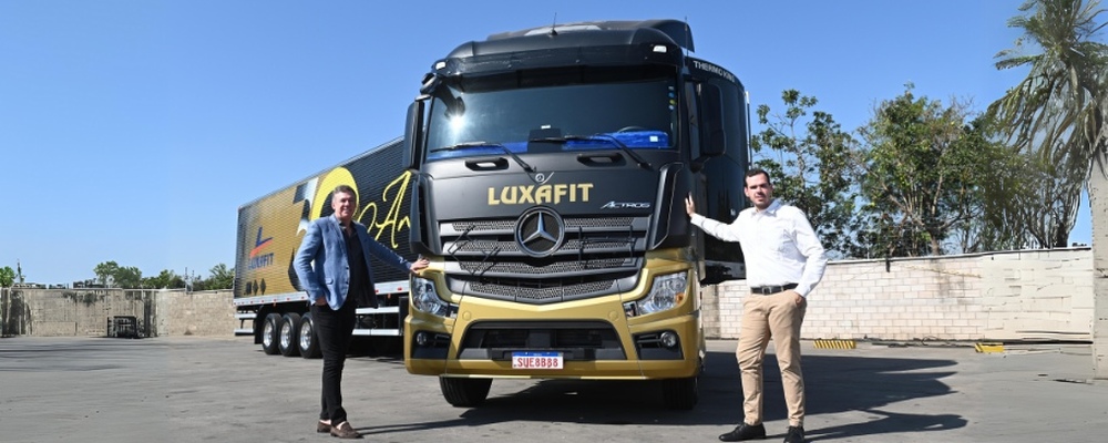 Luxafit celebra 30 anos com Actros 2045 personalizado