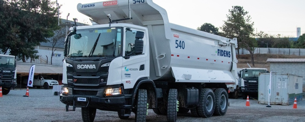 Scania apresenta o primeiro caminhão 8x4 teleoperado do Brasil