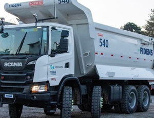 Scania apresenta o primeiro caminhão 8x4 teleoperado do Brasil