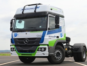 Mercedes-Benz lança caminhões movidos por controle remoto