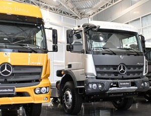 Mercedes-Benz expande sua linha de caminhões e lança novos modelos do Atego 