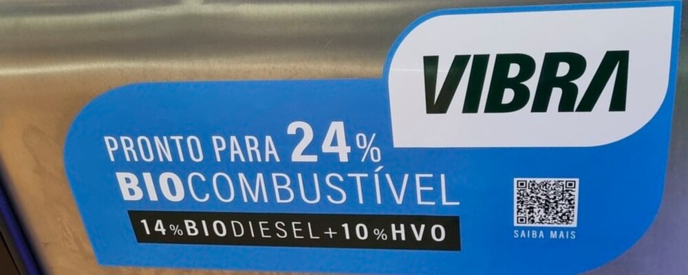 Vibra e Volkswagen fecham parceria para primeiro enchimento de caminhões com Diesel Renovável 