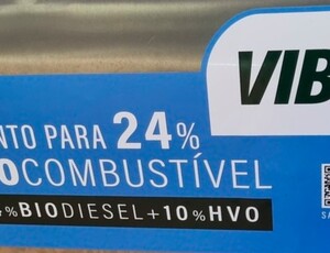 Vibra e Volkswagen fecham parceria para primeiro enchimento de caminhões com Diesel Renovável 