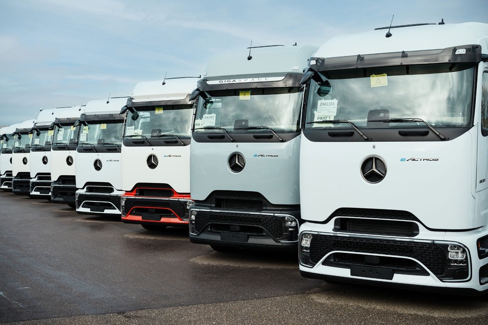 Mercedes-Benz entrega os primeiros caminhões elétricos eActros 600