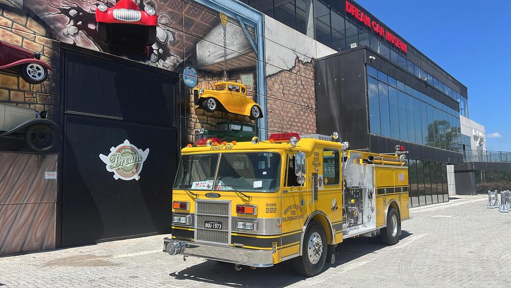 Caminhão de bombeiros Pierce 1991 é destaque em exposição